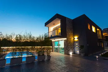 Modern Villa with Heated Pool in Podstrana