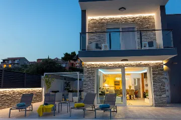 Modern Villa with Heated Pool in Podstrana