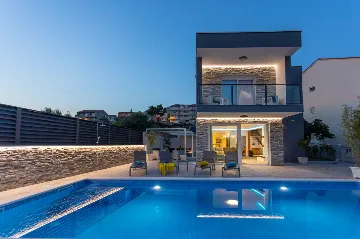 Modern Villa with Heated Pool in Podstrana