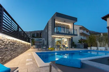 Modern Villa with Heated Pool in Podstrana