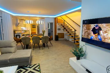 Modern Villa with Heated Pool in Podstrana