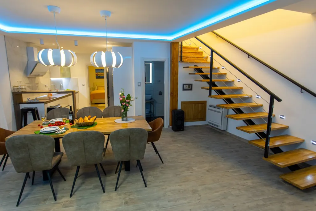 Modern Villa with Heated Pool in Podstrana