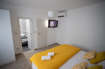 Modern Villa with Heated Pool in Podstrana