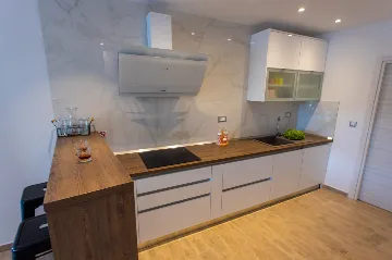 Modern Villa with Heated Pool in Podstrana