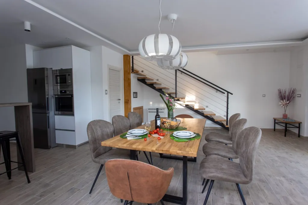 Modern Villa with Heated Pool in Podstrana