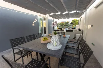 Modern Villa with Heated Pool in Podstrana