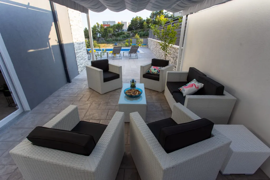 Modern Villa with Heated Pool in Podstrana