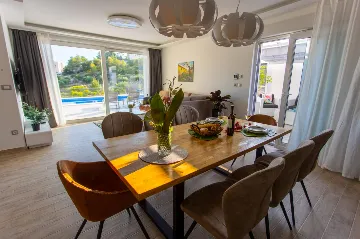 Modern Villa with Heated Pool in Podstrana