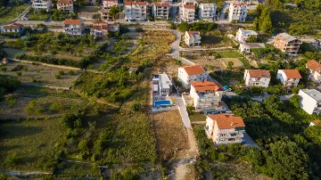 Modern Villa with Heated Pool in Podstrana