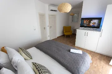 Modern Villa with Heated Pool in Podstrana