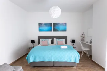 Modern Villa with Heated Pool in Podstrana