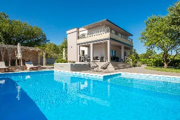Modern Family Villa with Pool in Dicmo