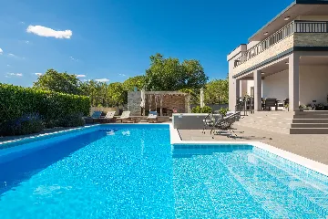 Modern Family Villa with Pool in Dicmo