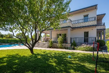 Modern Family Villa with Pool in Dicmo