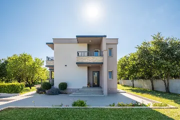 Modern Family Villa with Pool in Dicmo