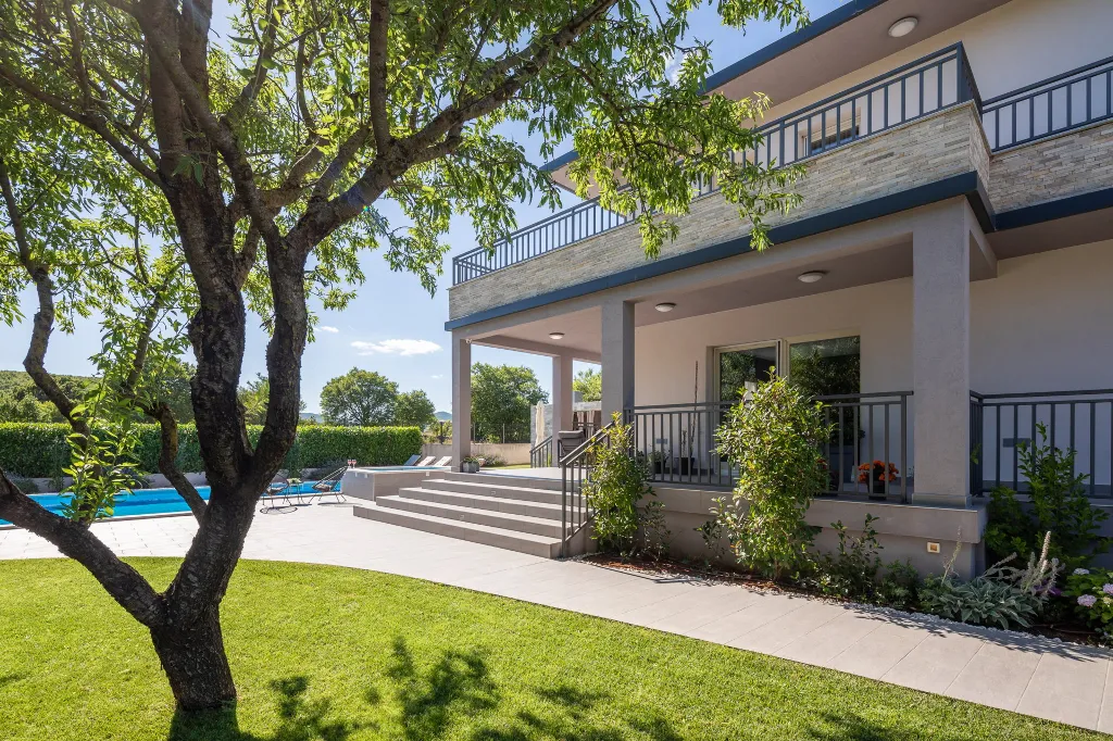 Modern Family Villa with Pool in Dicmo