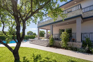 Modern Family Villa with Pool in Dicmo