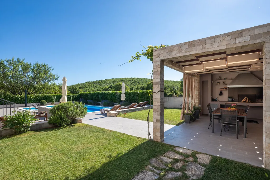 Modern Family Villa with Pool in Dicmo