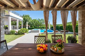 Modern Family Villa with Pool in Dicmo