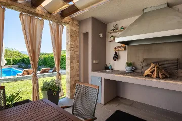 Modern Family Villa with Pool in Dicmo