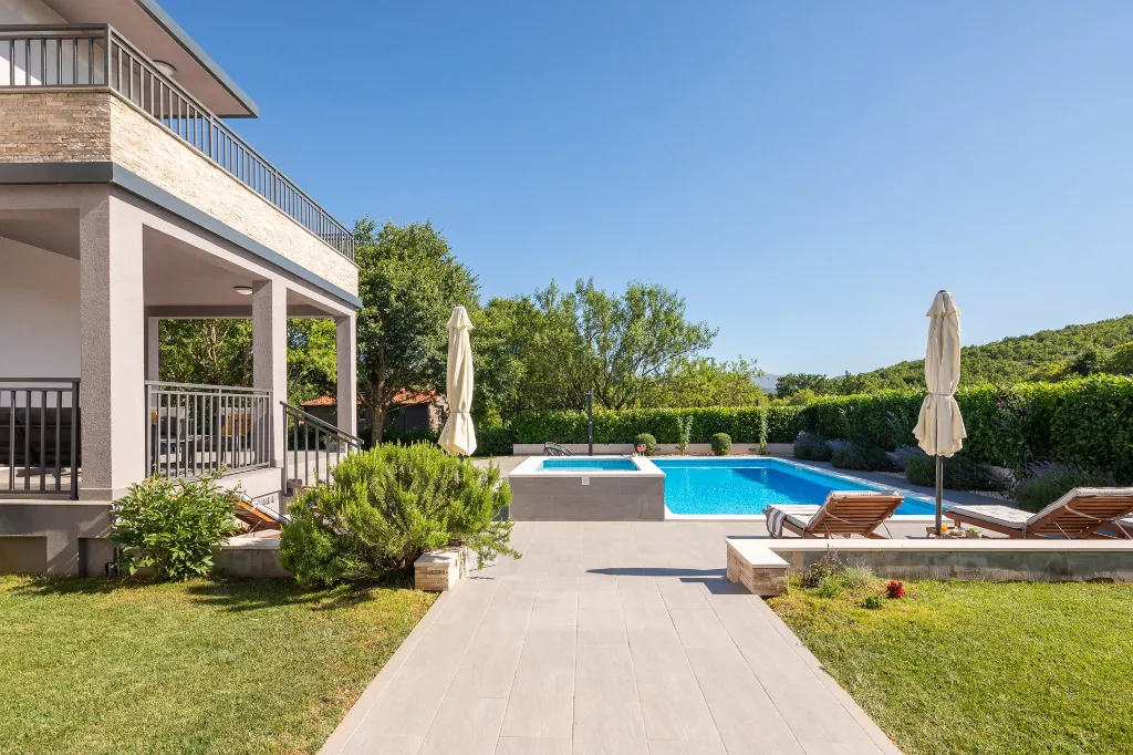 Modern Family Villa with Pool in Dicmo