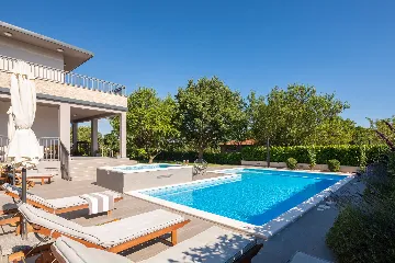 Modern Family Villa with Pool in Dicmo