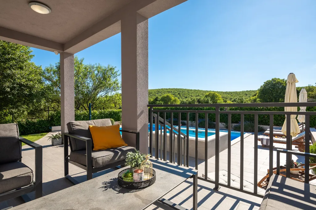 Modern Family Villa with Pool in Dicmo