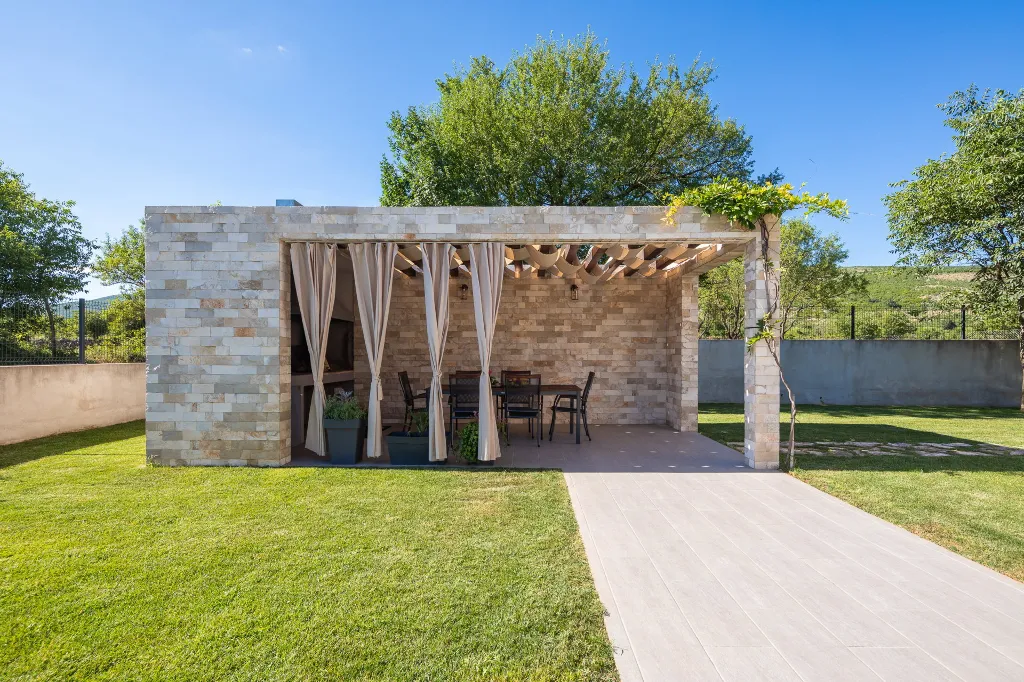 Modern Family Villa with Pool in Dicmo