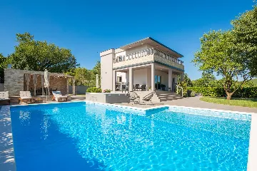 Modern Family Villa with Pool in Dicmo