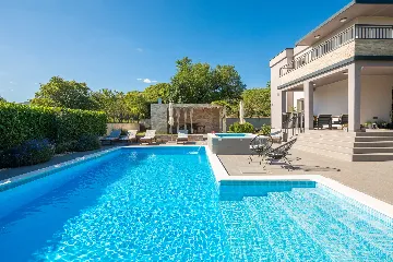 Modern Family Villa with Pool in Dicmo
