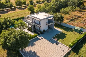 Modern Family Villa with Pool in Dicmo