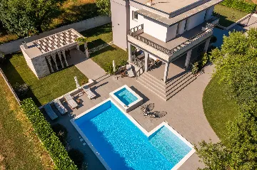 Modern Family Villa with Pool in Dicmo