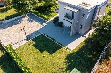 Modern Family Villa with Pool in Dicmo