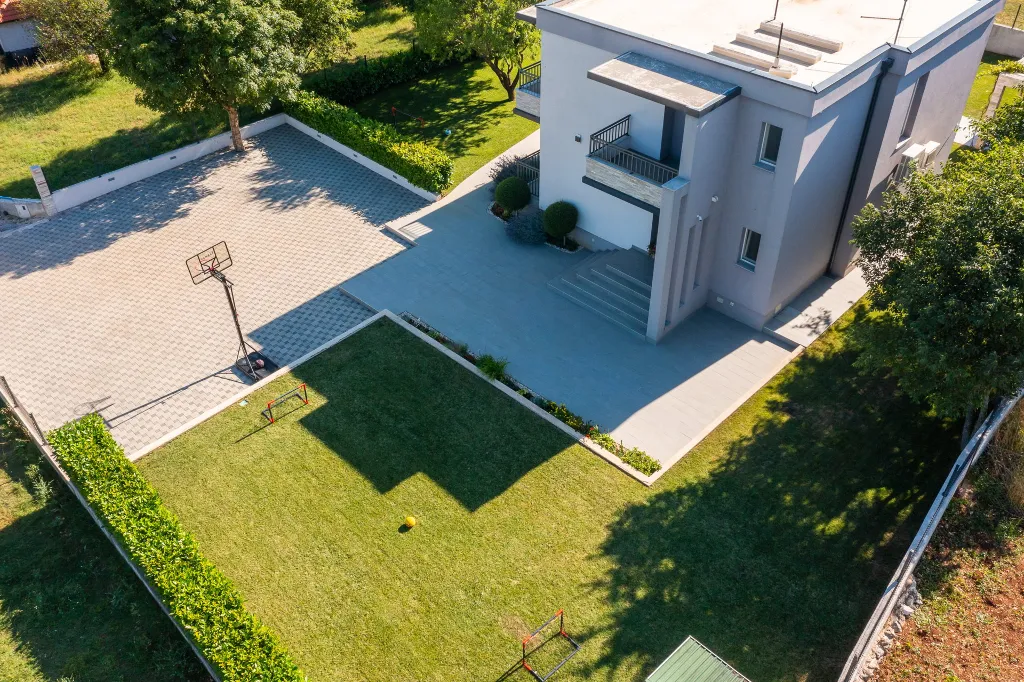 Modern Family Villa with Pool in Dicmo