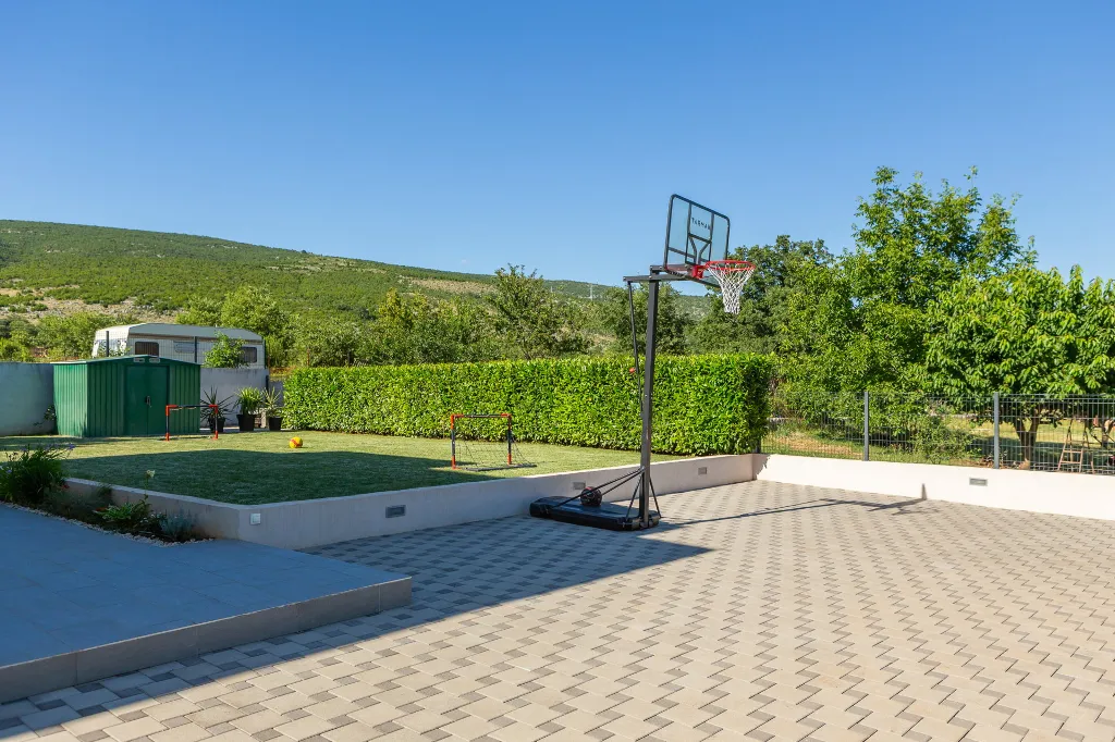Modern Family Villa with Pool in Dicmo
