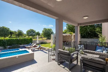 Modern Family Villa with Pool in Dicmo