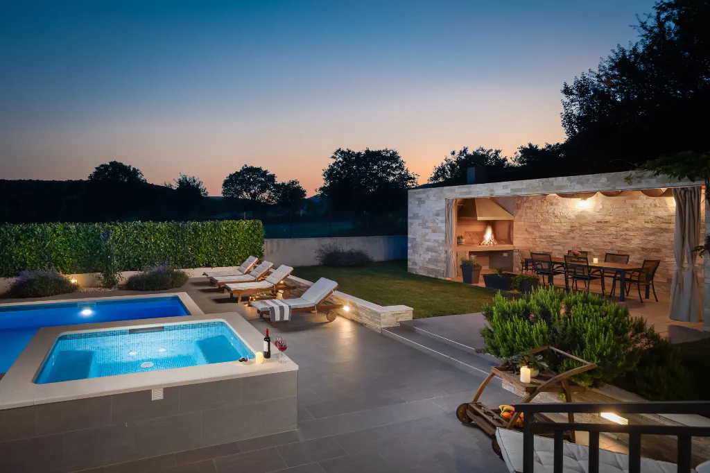 Modern Family Villa with Pool in Dicmo