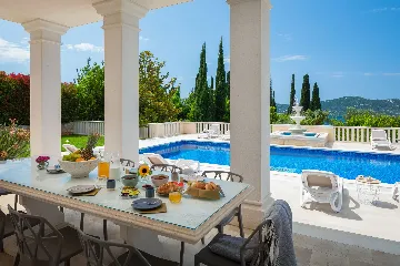 Refined Six-Bedroom Villa with Pool near Dubrovnik