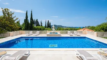 Refined Six-Bedroom Villa with Pool near Dubrovnik