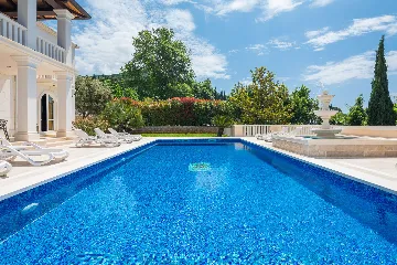 Refined Six-Bedroom Villa with Pool near Dubrovnik