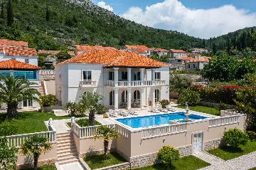 Refined Six-Bedroom Villa with Pool near Dubrovnik
