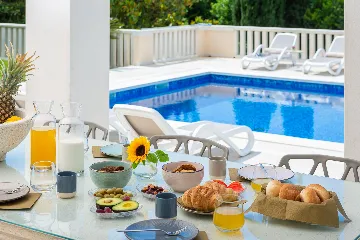 Refined Six-Bedroom Villa with Pool near Dubrovnik