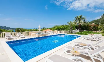 Refined Six-Bedroom Villa with Pool near Dubrovnik