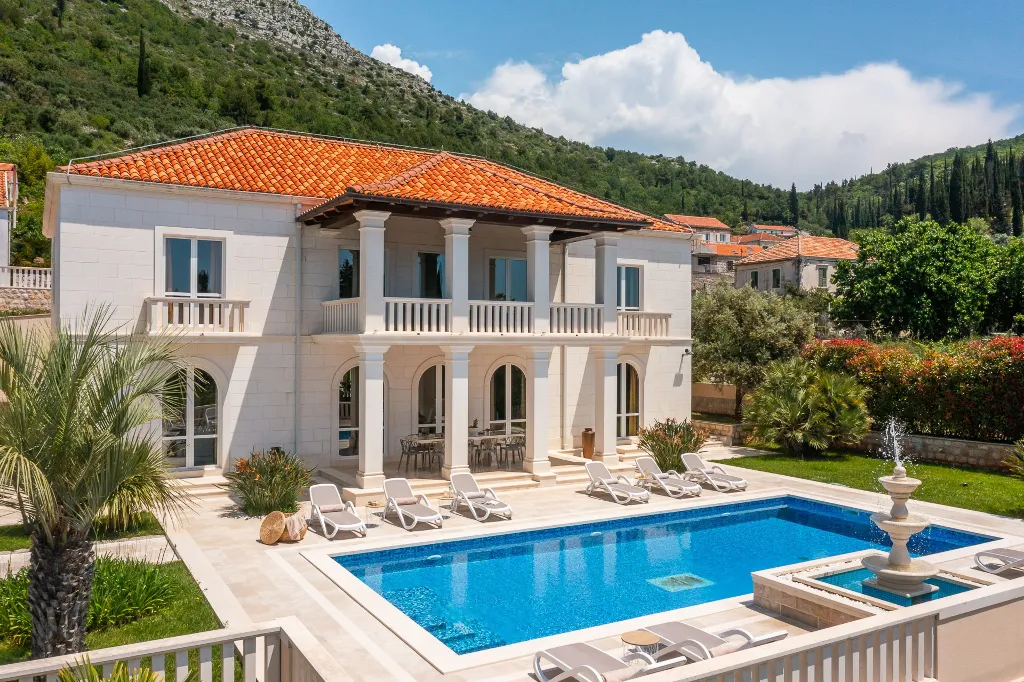 Refined Six-Bedroom Villa with Pool near Dubrovnik