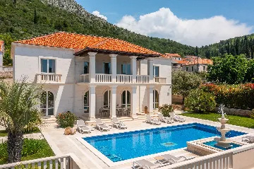 Refined Six-Bedroom Villa with Pool near Dubrovnik