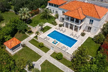 Refined Six-Bedroom Villa with Pool near Dubrovnik