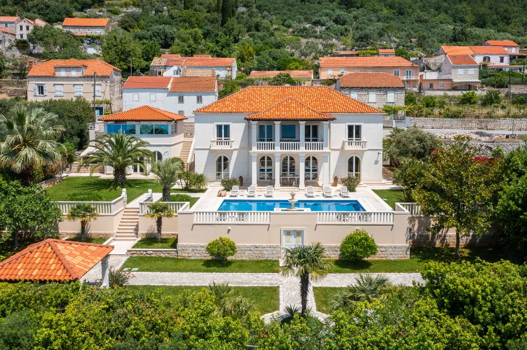 Refined Six-Bedroom Villa with Pool near Dubrovnik