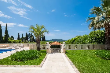 Refined Six-Bedroom Villa with Pool near Dubrovnik