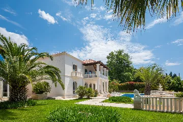 Refined Six-Bedroom Villa with Pool near Dubrovnik
