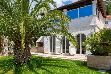 Refined Six-Bedroom Villa with Pool near Dubrovnik